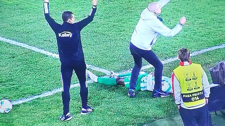 El jugador que no pasó la revisión médica en Boca y ayer se desmayó en pleno partido