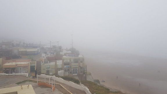 Las Grutas amaneció bajo una espesa neblina tras la tormenta