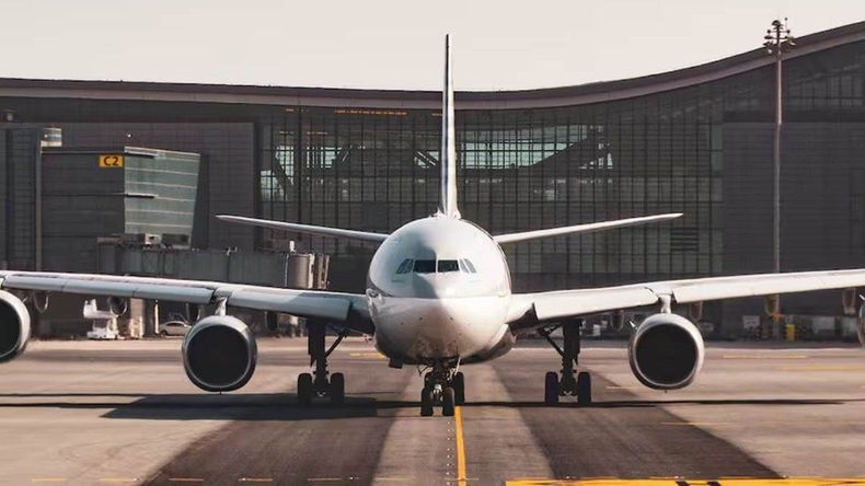 Una empresa española llega al país y desafía el dominio estatal en el sector aéreo