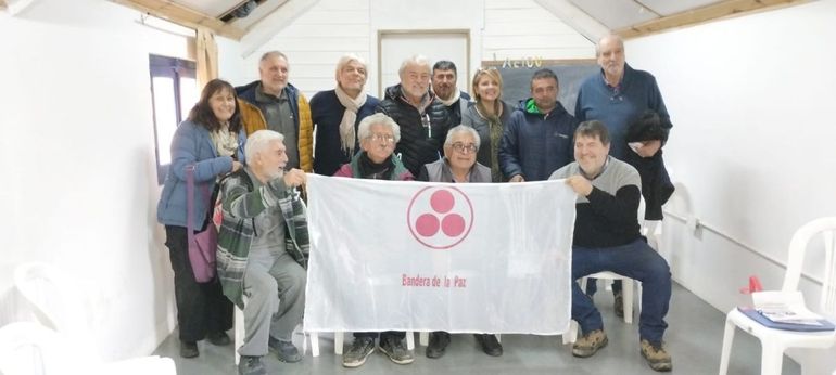 Perlenses le dieron una despedida al defensor Riva