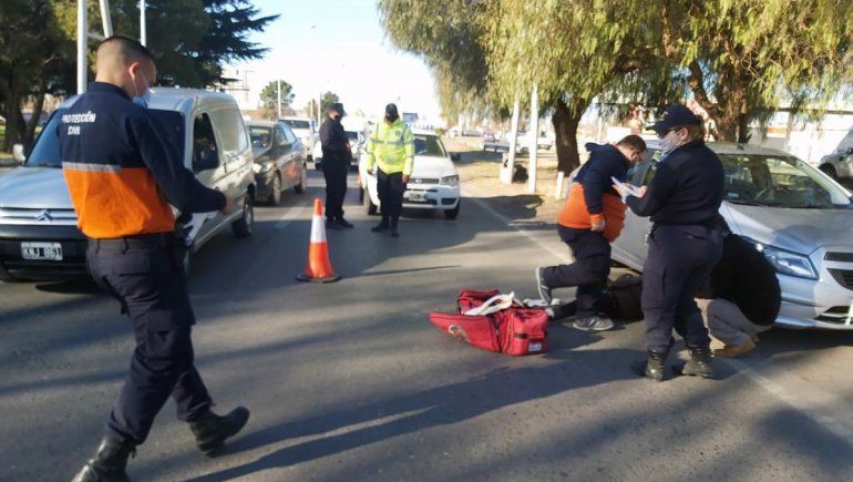 Una ciclista resultó herida tras ser embestida por un auto sobre la Ruta 22