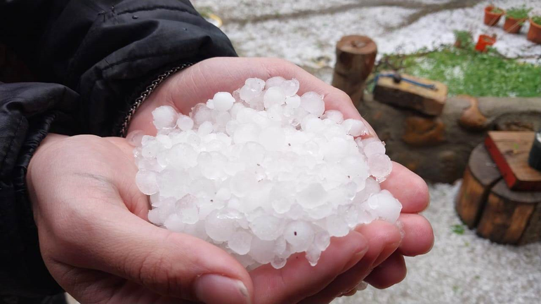El granizo castigó duro a Mariano Morenos durante 20 minutos