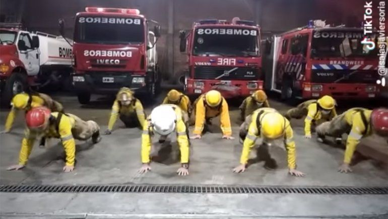 Los bomberos la rompen en el concurso de Tik Tok de Oro
