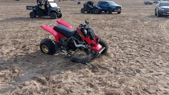 Cuatriciclos en los médanos de Pinamar, antes del fallo que ordenó suspender estas actividades.