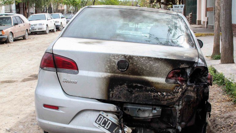 Varios autos fueron incendiados las últimas semanas en la ciudad.