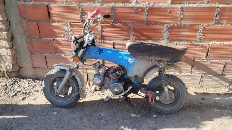 La motocicleta era conducida por un adolescente de 17 a&ntilde;os, sin patente visible y con dominio adulterado.