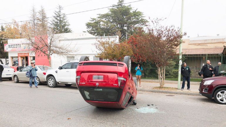 Algunos testigos afirmaron que la conductora rozó otros autos.