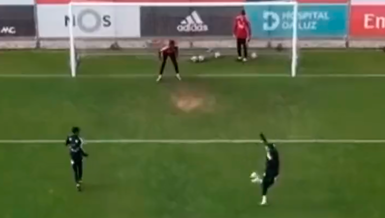 Viral: el golazo de Otamendi en el entrenamiento del Benfica