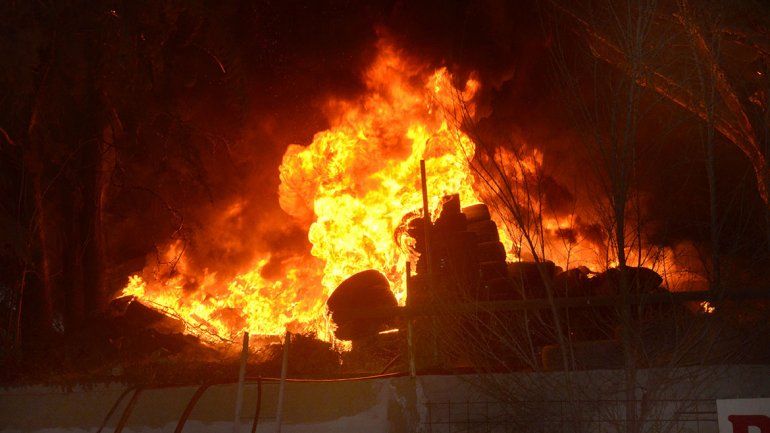 Un incendio gigante generó preocupación en la zona de la rotonda