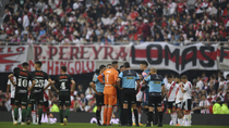 identifican al hincha y dan a conocer por que cayo de la tribuna