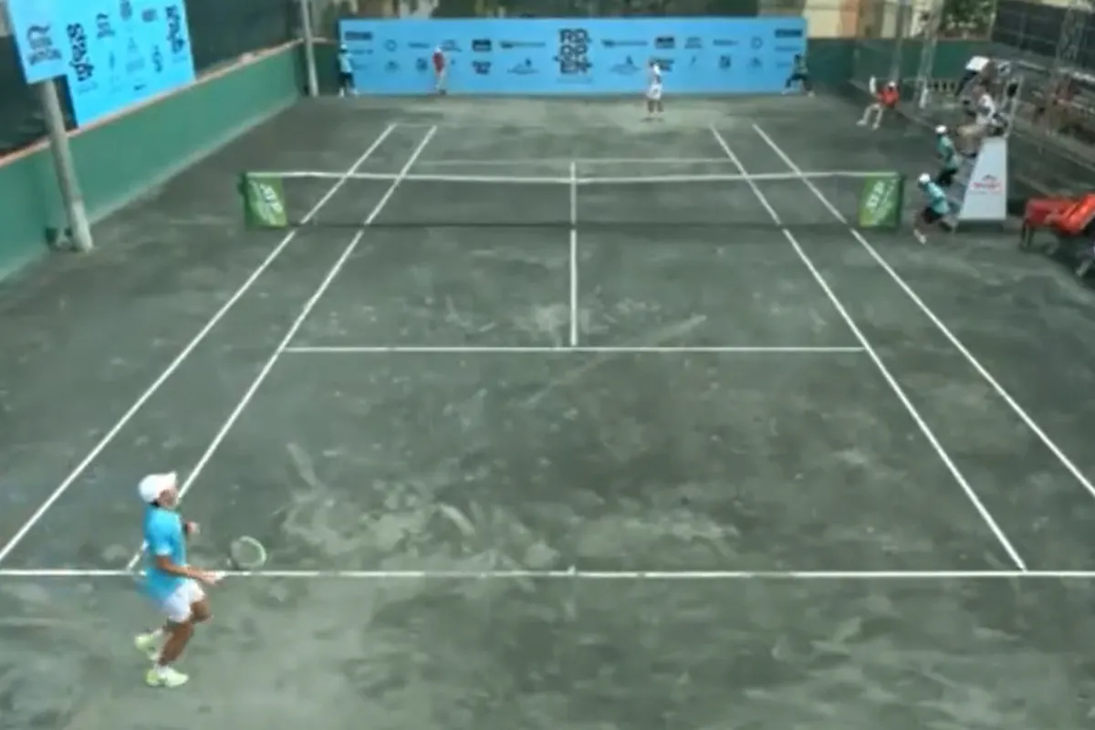Trueno impactante en pleno partido de tenis y tremendo susto
