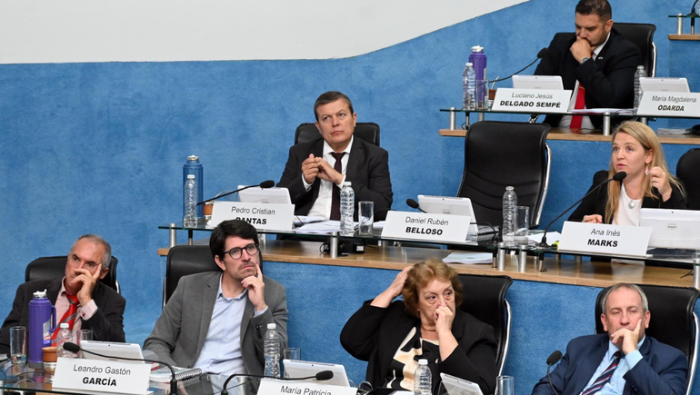 La comisión de Planificación, Asuntos Económicos y Turismo, presidida por el legislador Carlos Valeri, aprobó por unanimidad los dictámenes de las tres iniciativas. La comisión de Planificación, Asuntos Económicos y Turismo, presidida por el legislador Carlos Valeri, aprobó por unanimidad los dictámenes de las tres iniciativas.