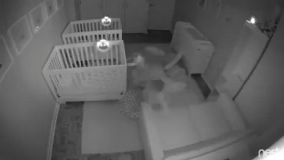 Bebés organizaron una fiesta mientras sus padres dormían
