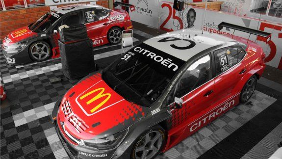El Citroën de Manu en boxes. El cipoleño no tuvo una buena tarde.