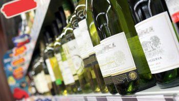 asaltaron un comercio, rompieron todo y se llevaron 40 litros de alcohol y salamines