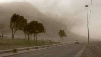 El Servicio Meteorológico Nacional (SMN) emitió una alerta por vientos en la costa bonaerense, y en la zona cordillerana de las provincias de Catamarca, La Rioja y San Juan. Foto: LMN. El Servicio Meteorológico Nacional (SMN) emitió una alerta por vientos en la costa bonaerense, y en la zona cordillerana de las provincias de Catamarca, La Rioja y San Juan. Foto: LMN.