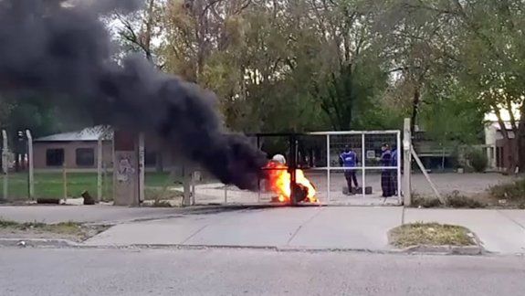 Continúa la toma del edificio de la facultad en Roca y hay tensión 