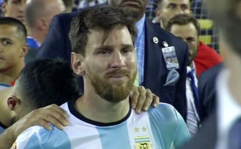 Conmovedor relato: Messi lloró una hora delante del cajón