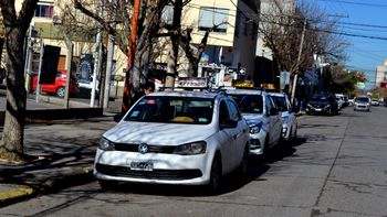 Los taxistas solicitaron suspender el aumento y declarar la emergencia económica en el sector.