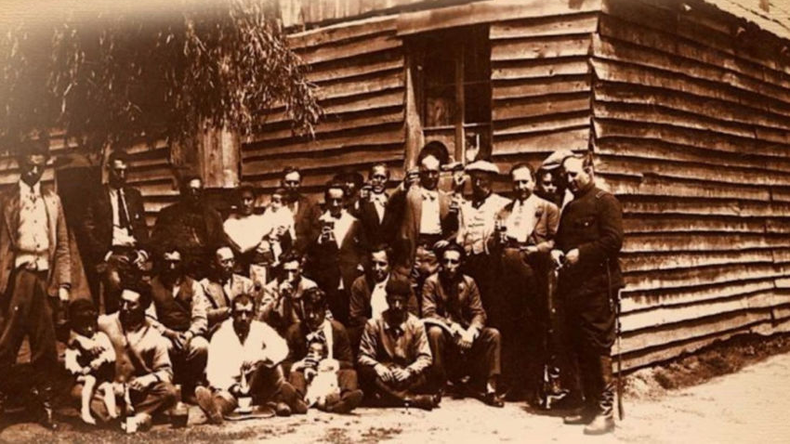 Don Otto Tipp y sus parroquianos, en la fábrica de cerveza donde comenzó el movimiento secesionista. Foto: RedaccionRosario |