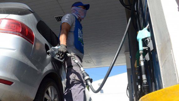 De a poco comienza el abastecimiento de combustible.