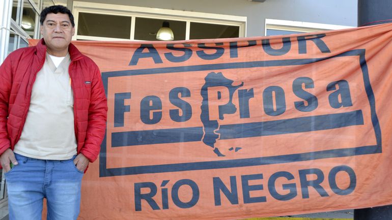 Santiago Cayupán, referente de ASSPUR en Cipolletti. Santiago Cayupán, referente de ASSPUR en Cipolletti.