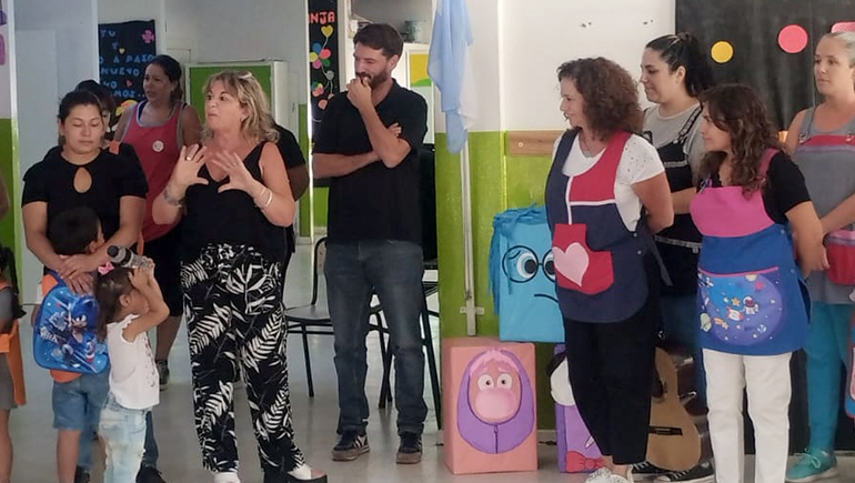 Buteler junto a la directora