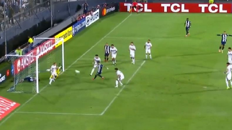 Arrancó mal: a Boca le hicieron un gol de un lateral y pierde con Alianza Lima