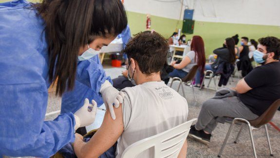 Adolescentes: qué hacer si sus padres no quieren vacunarlos