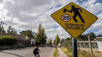 el ultimo primer dia provoco desastres en colegios de neuquen