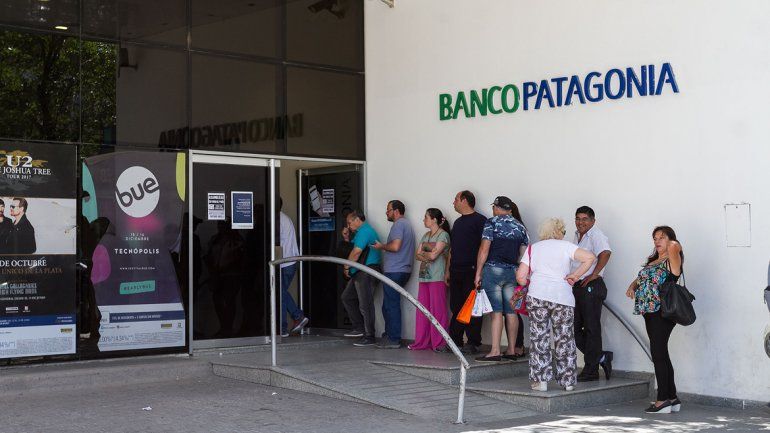 A los docentes se les acreditará mañana el sueldo de diciembre.