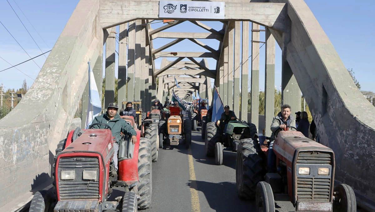 Productores realizaron un tractorazo y pidieron apoyo del Gobierno