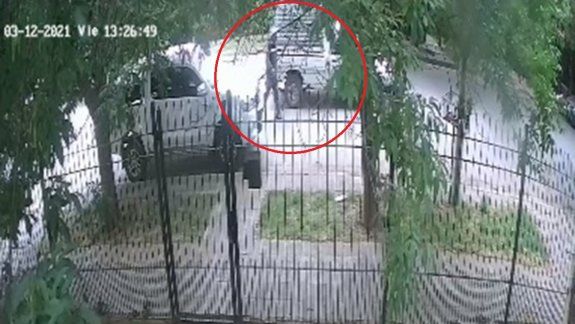 Se le cayó la billetera en frente de su casa y un conductor se la llevó