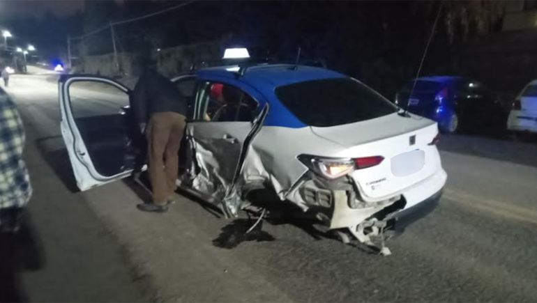Remisero alcoholizado chocó a un taxi de frente y dañó otros dos autos estacionados