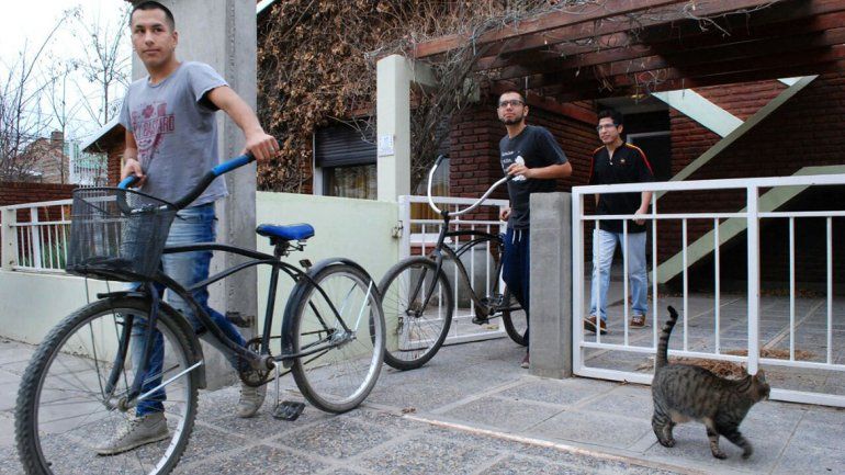 Labrune les donó su casa a los estudiantes de la UNCo