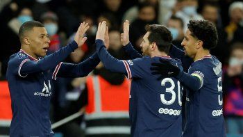 mira las lujosas asistencias de messi a mbappe y los memes