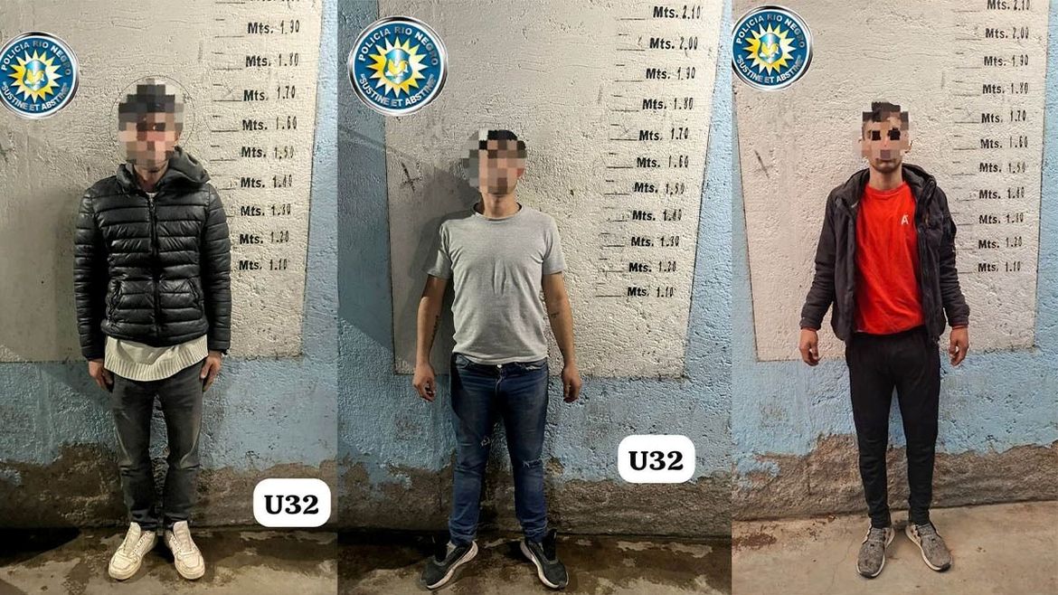 Los tres detenidos en el interior de un departamento del barrio La Paz, donde constataron el faltante de un televisor y dos termos. | LMCipolletti.com Los tres detenidos en el interior de un departamento del barrio La Paz, donde constataron el faltante de un televisor y dos termos.