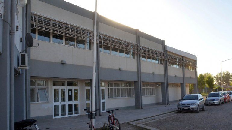 El nuevo edificio no fue inaugurado porque la planta alta se mueve.