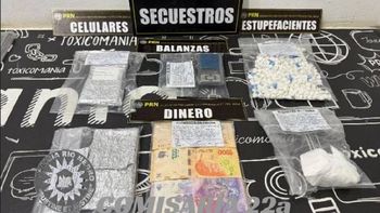 Durante el allanamiento se procedió al secuestro de estupefacientes, una moto robada en Neuquén y un cartucho de un arma calibre 22.&nbsp;