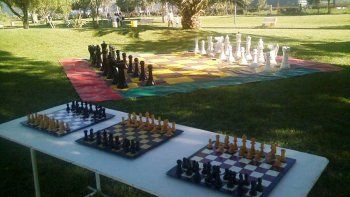Ayer, además de música y danza se montó un ajedrez gigante en el parque.