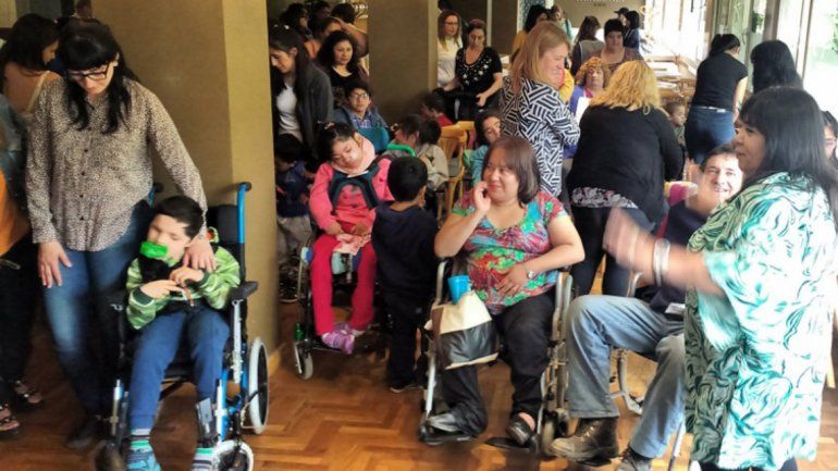 Emotivo acto de entrega de 21 sillas de ruedas para discapacitados de la región