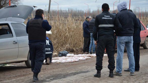 Los narcos fueron interceptados por personal de Tránsito.