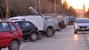 La calle Fernández Oro es una de las más transitadas para esquivar el caos vehicular del centro.