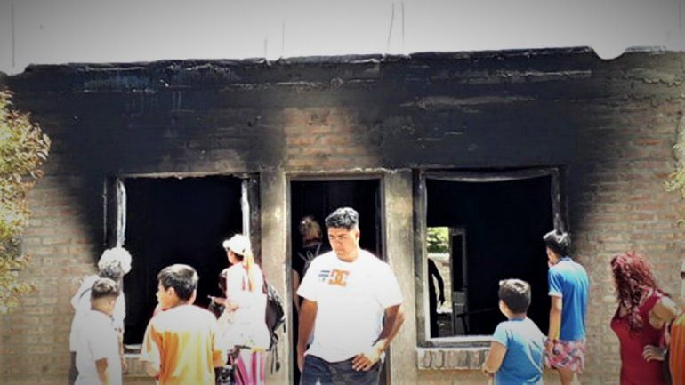 Se prendió fuego una casa en Ferri y toda una familia se quedó en la calle