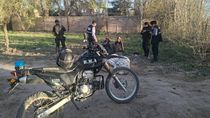 Los policías detuvieron a los sujetos sospechosos. Fotos Gobierno de Río Negro. Los policías detuvieron a los sujetos sospechosos. Fotos Gobierno de Río Negro.