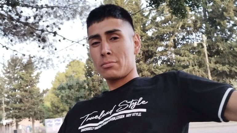 Kevin Hernández lleva más de una semana desaparecido. Mide 1,80 mts, de tez trigueña, cabello negro y ojos marrones.