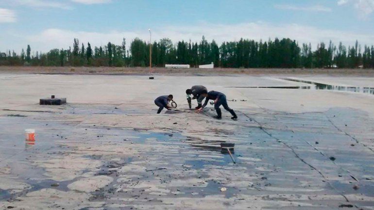 Cambiaron 35 metros cuadrados de la membrana que había sido tajeada.