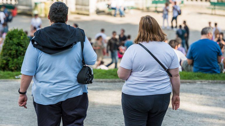 Emiten certificados gratuitos para que la gente con obesidad pueda vacunarse