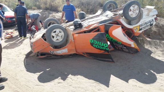 El Senda terminó volcado y Maldonado salió despedido tras el impacto.