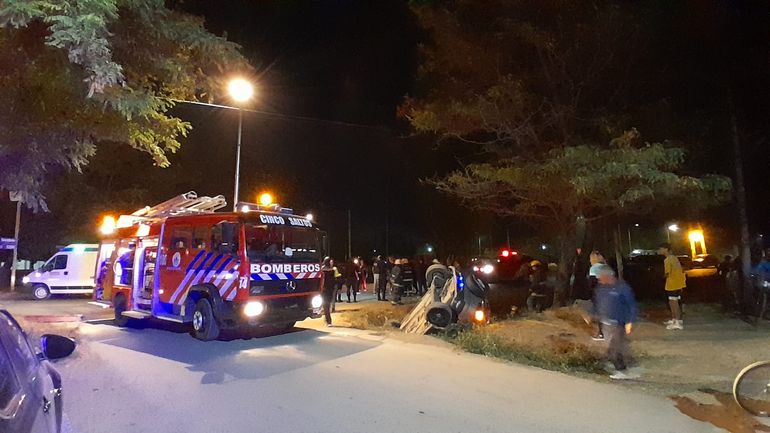 Una camioneta cayó a un&nbsp; desagüe y el siniestro dejó cuatro heridos.&nbsp;